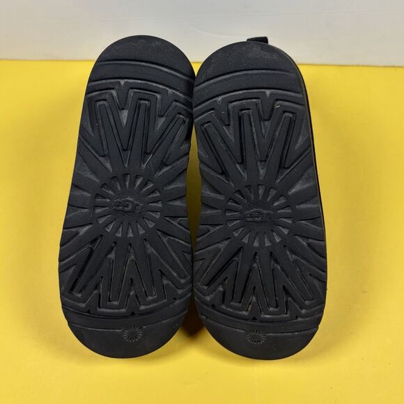 UGG Classic Mini Platform Black SUEDE Sz 2 KIDS LINED BOOTS 1143700K - Picture 5 of 6